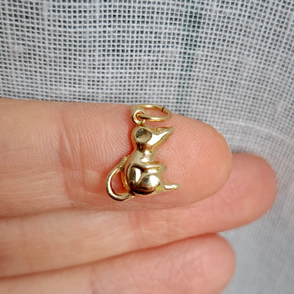 Small Vintage 9ct Gold Sitting Mouse Charm