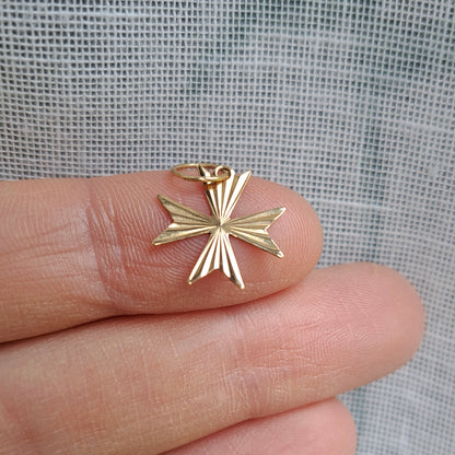 Vintage 18ct Yellow Gold Maltese Cross Charm