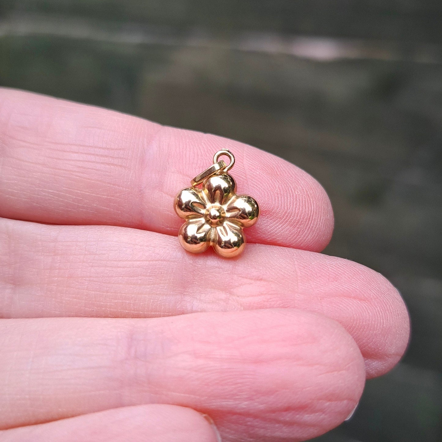 9ct Gold Puffy Flower Charm / Pendant