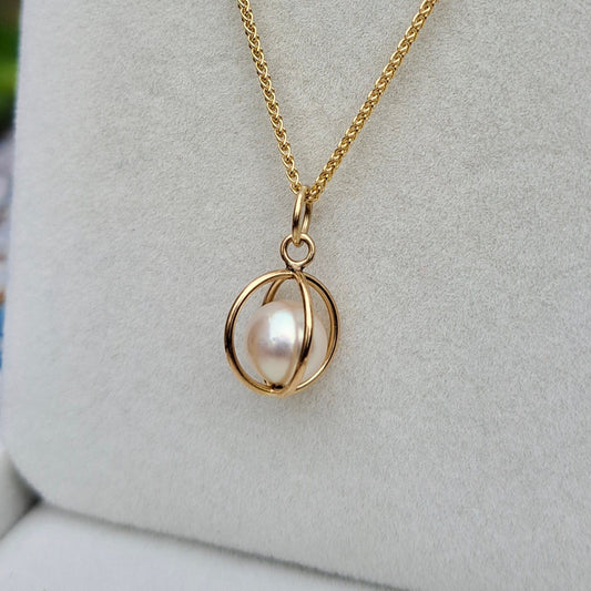 Vintage 14ct Gold and Caged Faux Pearl Pendant