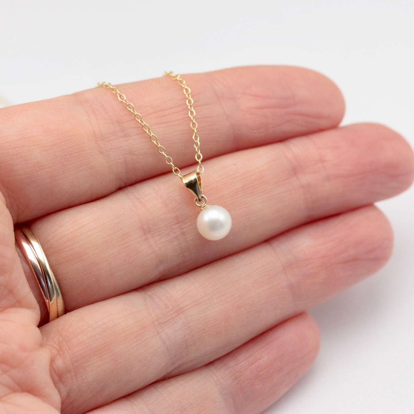 Solid 9ct Gold Round Freshwater Pearl Pendant