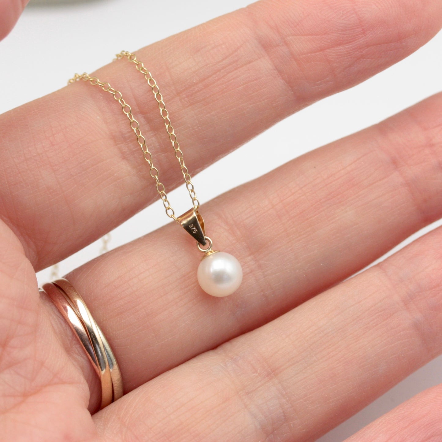 9ct yellow gold white pearl pendant