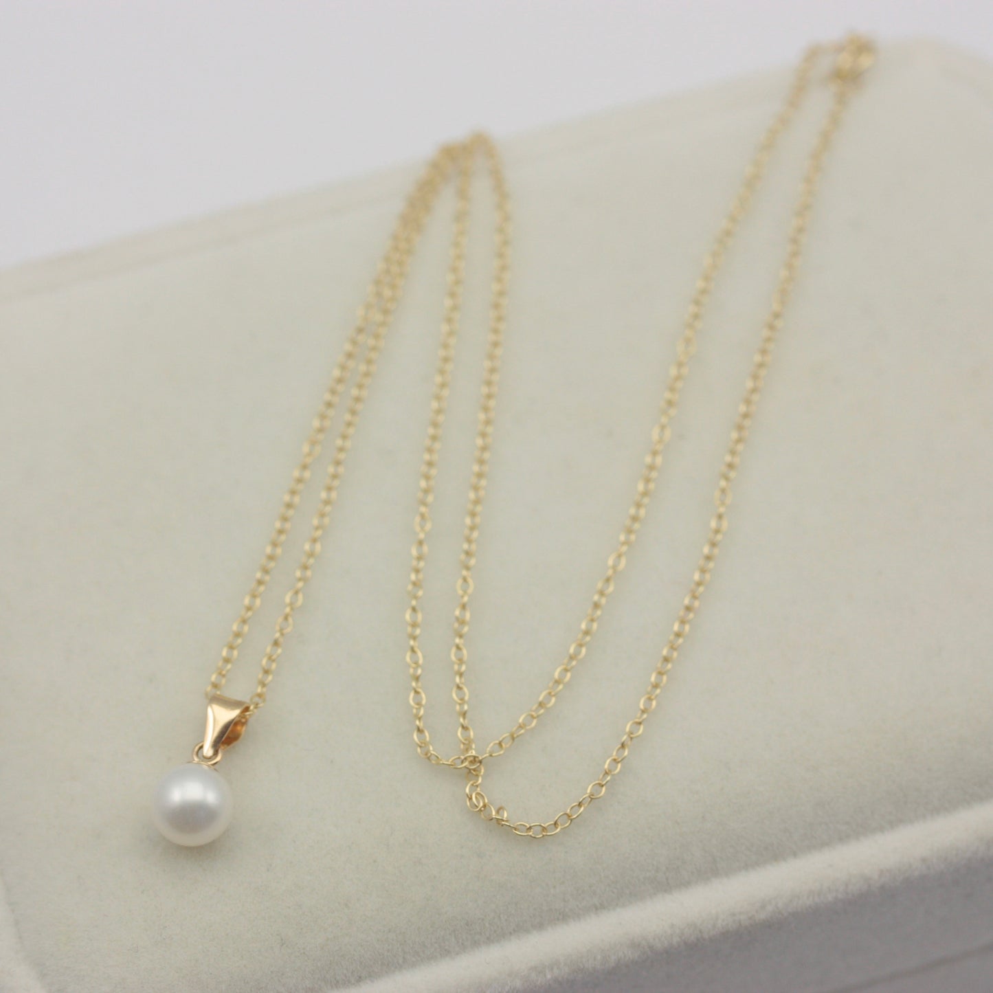 9ct gold round pearl pendant necklace