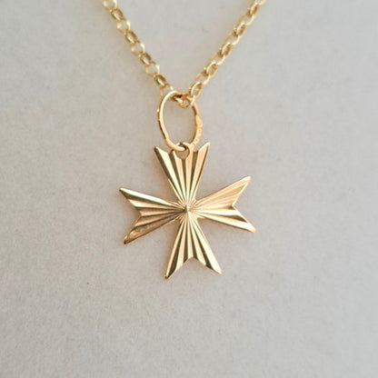 Vintage 18ct Yellow Gold Maltese Cross Charm